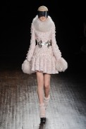 desfile-mcqueen-paris-inverno2012-107