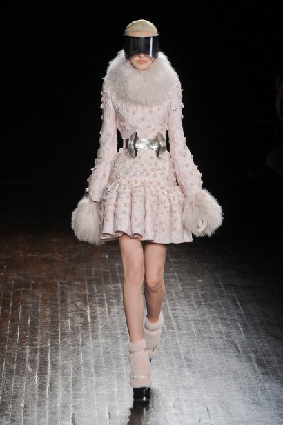 desfile-mcqueen-paris-inverno2012-107