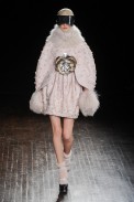 desfile-mcqueen-paris-inverno2012-108