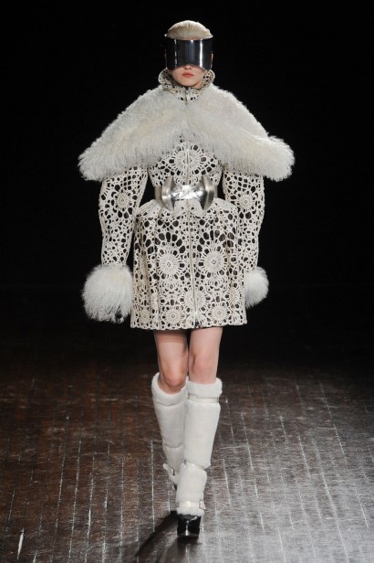 desfile-mcqueen-paris-inverno2012-109