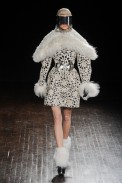 desfile-mcqueen-paris-inverno2012-110