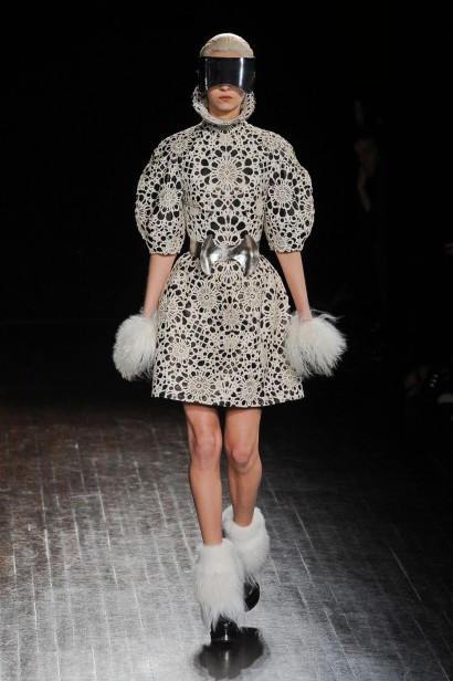 desfile-mcqueen-paris-inverno2012-111