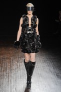 desfile-mcqueen-paris-inverno2012-113