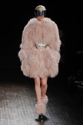 desfile-mcqueen-paris-inverno2012-116
