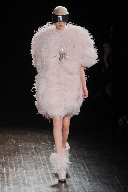 desfile-mcqueen-paris-inverno2012-117