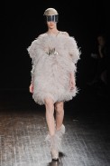desfile-mcqueen-paris-inverno2012-118