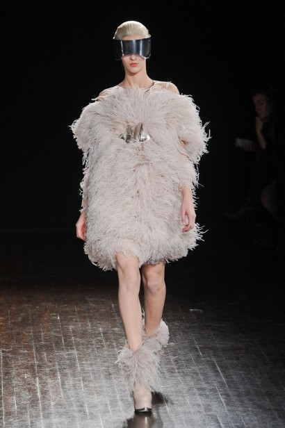 desfile-mcqueen-paris-inverno2012-118