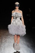 desfile-mcqueen-paris-inverno2012-123