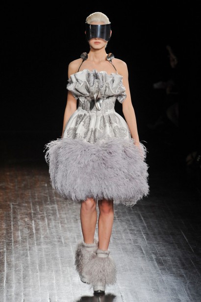 desfile-mcqueen-paris-inverno2012-123