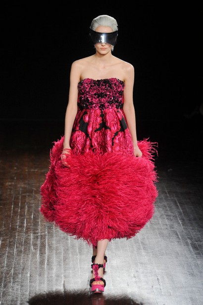 desfile-mcqueen-paris-inverno2012-127