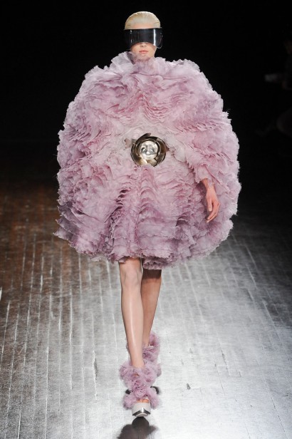 desfile-mcqueen-paris-inverno2012-129