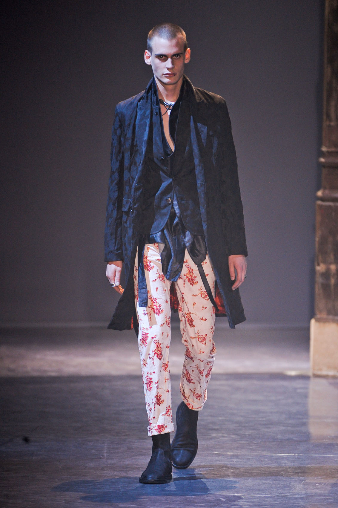 desfile-ann-demeulemeester-paris-men-verao2013-100