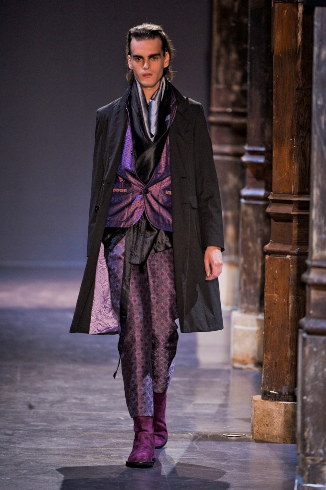 desfile-ann-demeulemeester-paris-men-verao2013-106