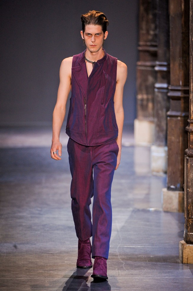 desfile-ann-demeulemeester-paris-men-verao2013-107