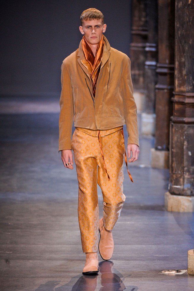desfile-ann-demeulemeester-paris-men-verao2013-109