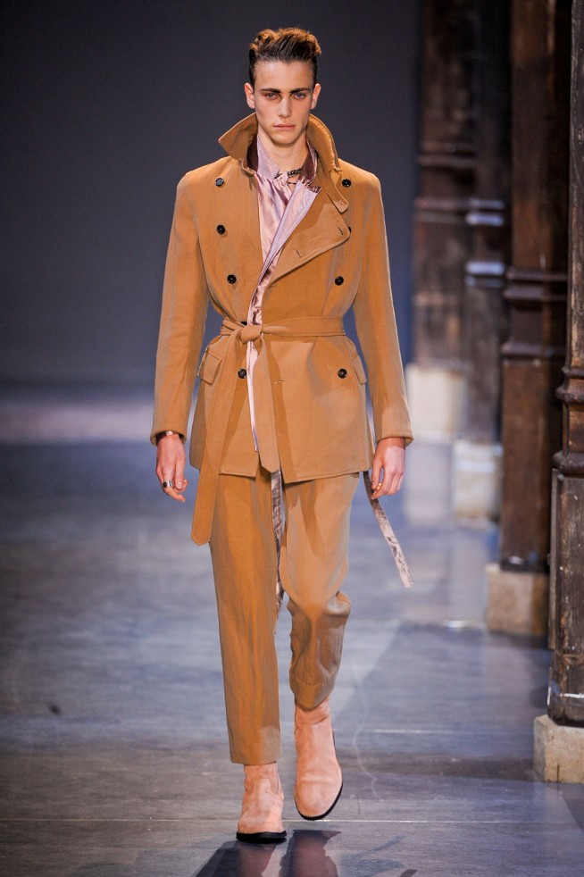 desfile-ann-demeulemeester-paris-men-verao2013-110
