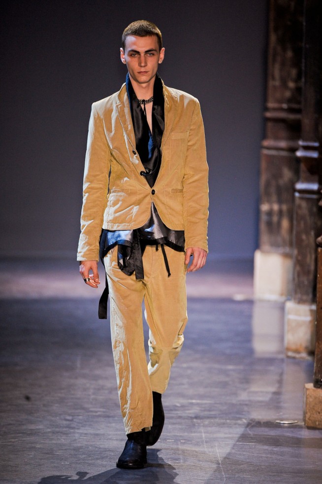 desfile-ann-demeulemeester-paris-men-verao2013-113