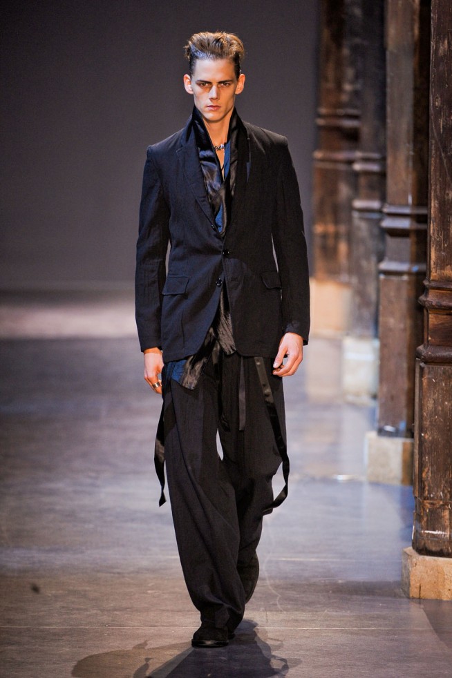 desfile-ann-demeulemeester-paris-men-verao2013-116