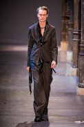 desfile-ann-demeulemeester-paris-men-verao2013-118