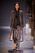 desfile-ann-demeulemeester-paris-men-verao2013-119