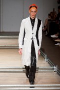 desfile-comme-des-garcons-men-verao2013-109