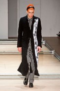 desfile-comme-des-garcons-men-verao2013-121