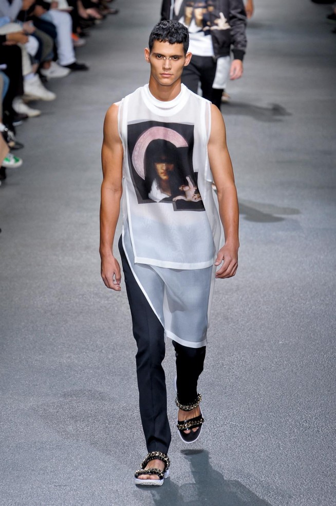 desfile-givenchy-men-verao2013-103