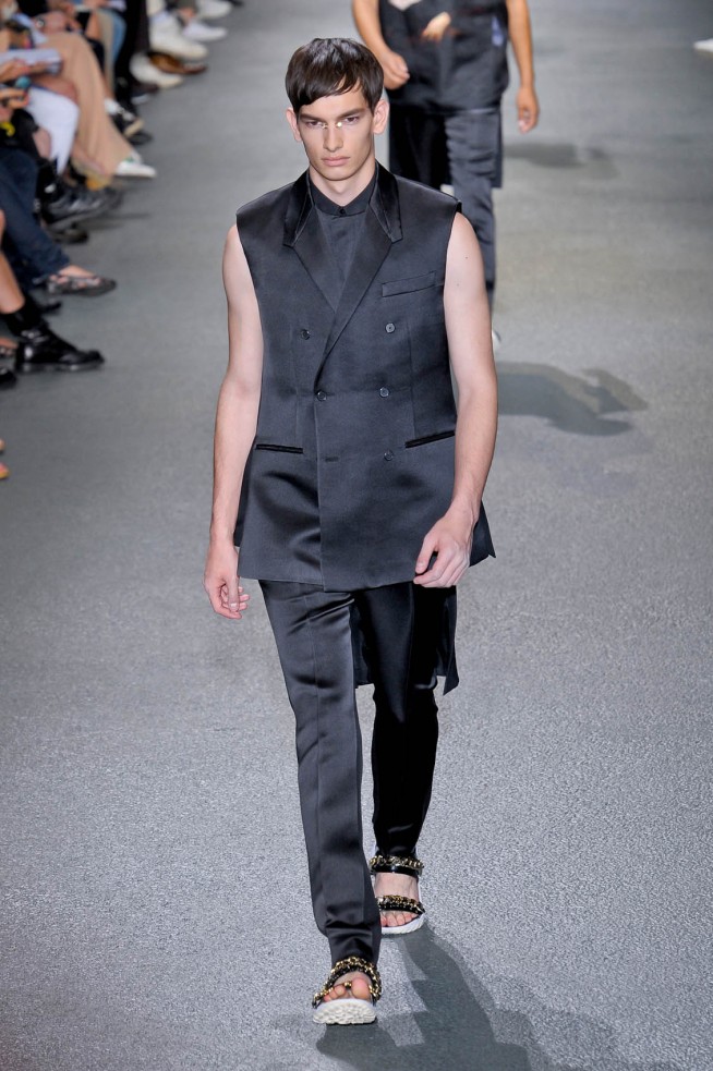 desfile-givenchy-men-verao2013-125