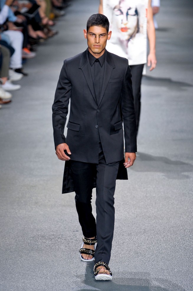 desfile-givenchy-men-verao2013-135