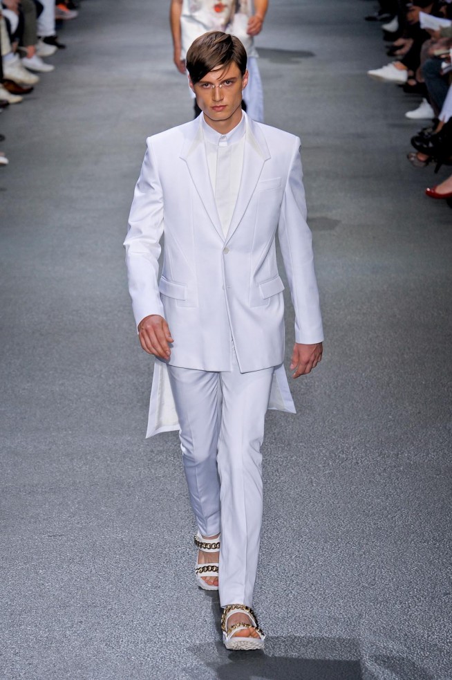 desfile-givenchy-men-verao2013-137