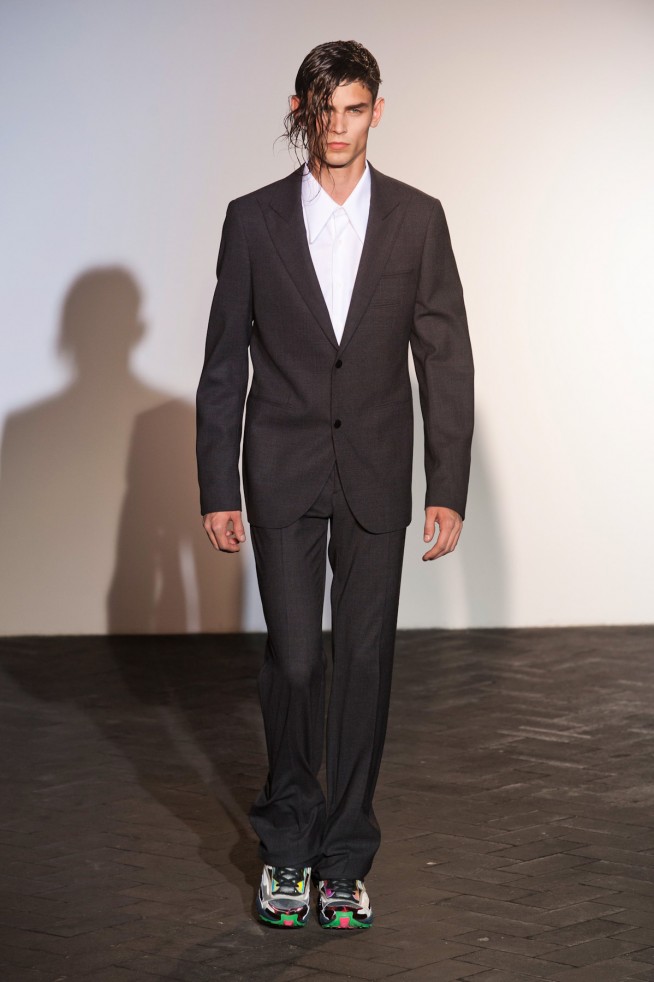desfile-raf-simons-paris-men-verao2013-104