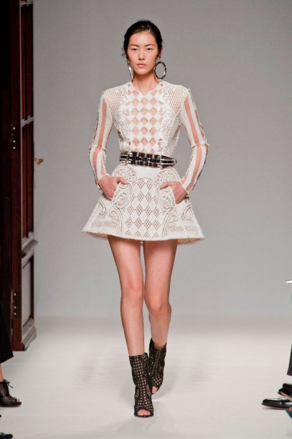 desfile-balmain-paris-verao2013-17