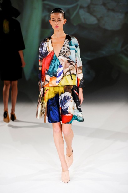 desfile-chalayan-paris-verao2013-35