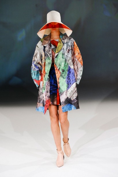 desfile-chalayan-paris-verao2013-36