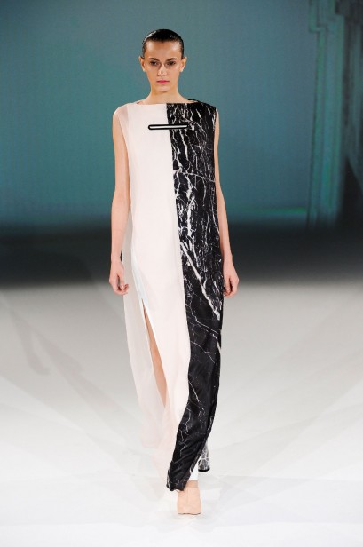 desfile-chalayan-paris-verao2013-44