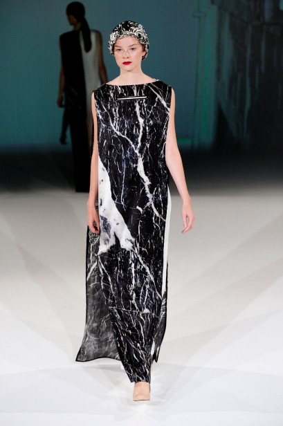 desfile-chalayan-paris-verao2013-45