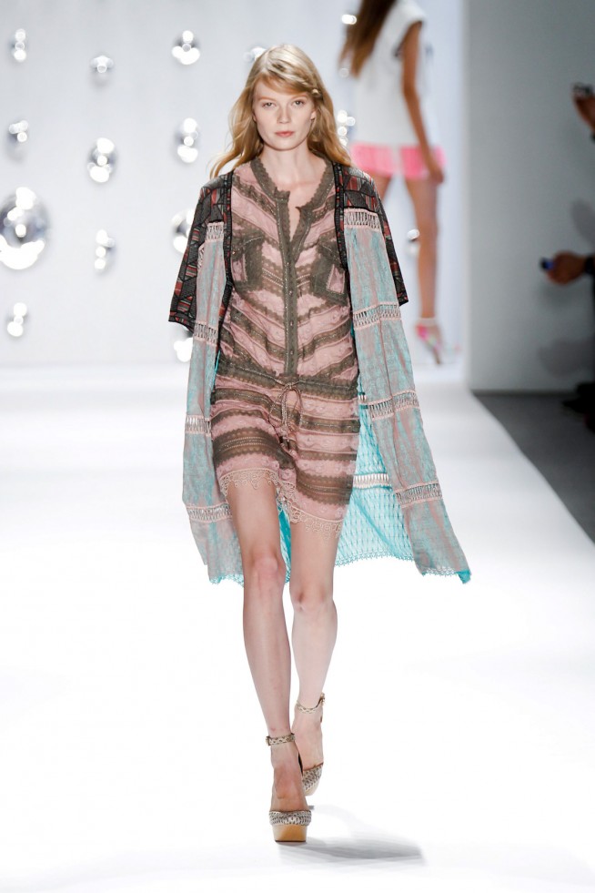 desfile-custo-barcelona-nova-york-verao2013-144
