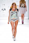 desfile-custo-barcelona-nova-york-verao2013-147