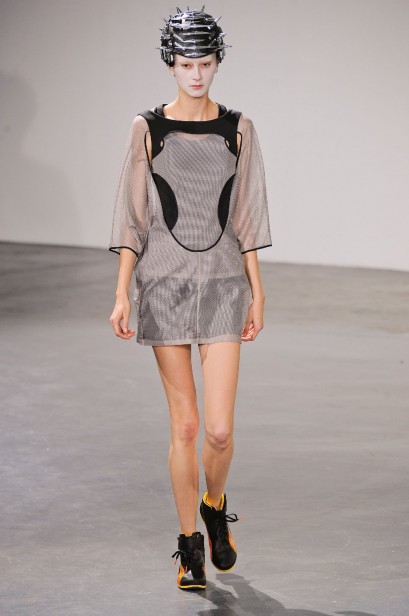 desfile-junya-paris-verao2013-23
