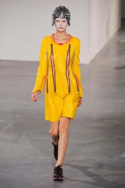 desfile-junya-paris-verao2013-37