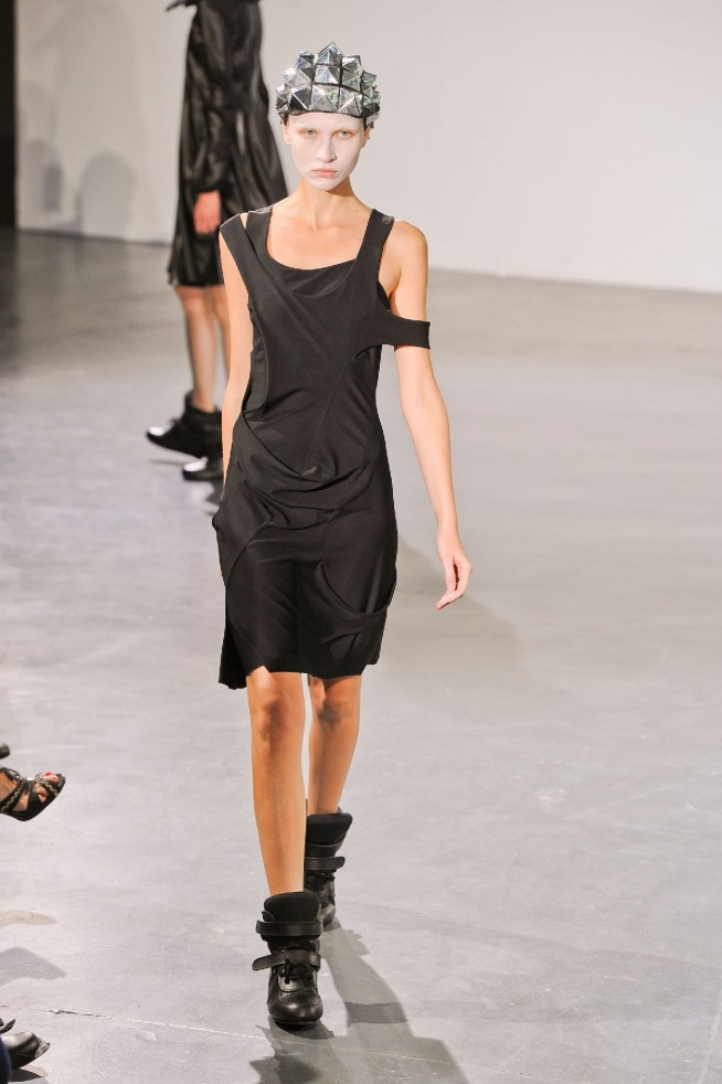 desfile-junya-paris-verao2013-49
