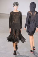 desfile-junya-paris-verao2013-53