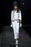 desfile-moschino-milao-verao2013-09