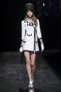 desfile-moschino-milao-verao2013-12