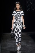 desfile-moschino-milao-verao2013-20