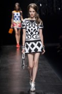 desfile-moschino-milao-verao2013-21