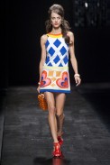desfile-moschino-milao-verao2013-22