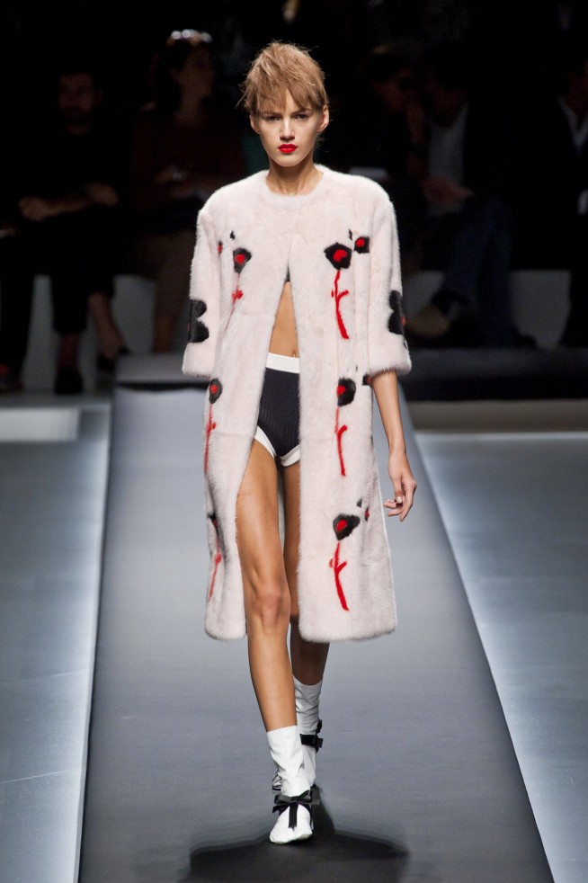 desfile-prada-milao-verao-2013-129