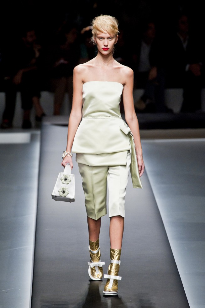 desfile-prada-milao-verao-2013-137