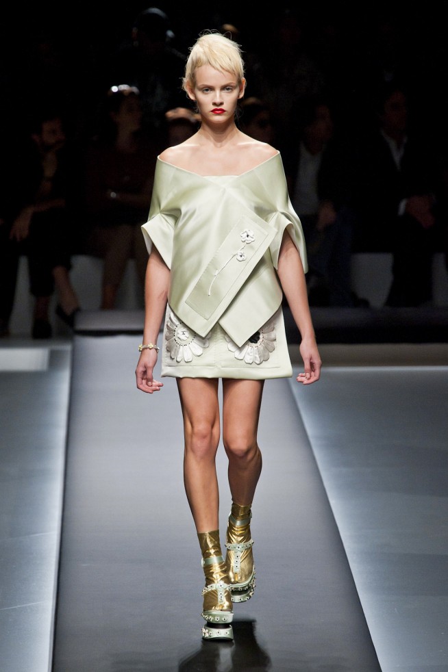 desfile-prada-milao-verao-2013-140